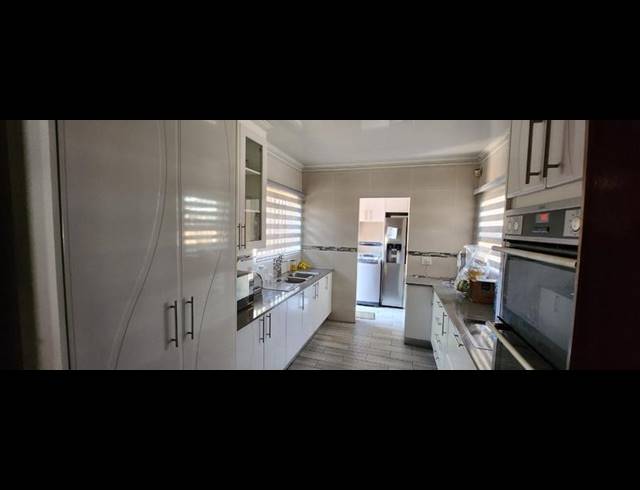 6 BEDROOM HOUSE FOR SALE IN BIRCHLEIGH